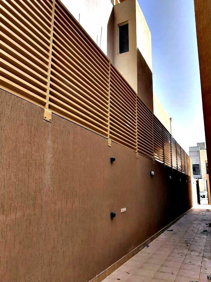 ساتر حديد بخصوصية كاملة منفذ لفيلا في شرق الرياض