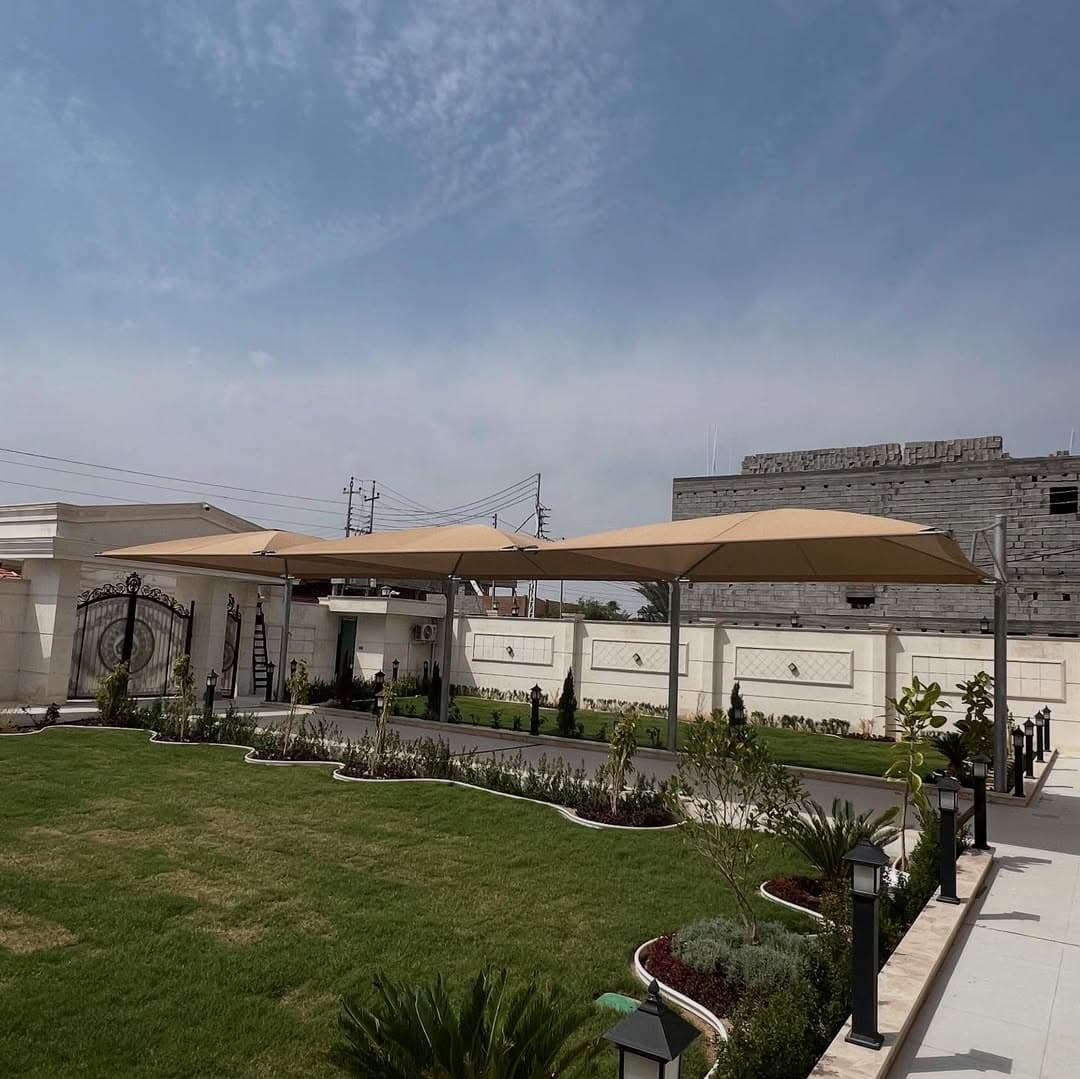 عملية تركيب مظلة سيارة بالرياض