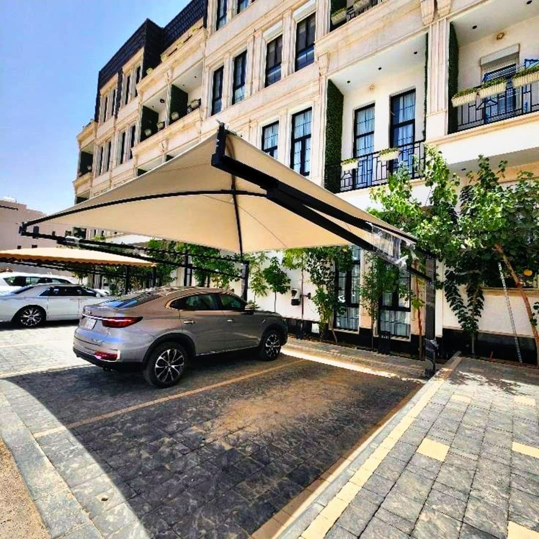 عملية تركيب مظلة سيارة بالرياض